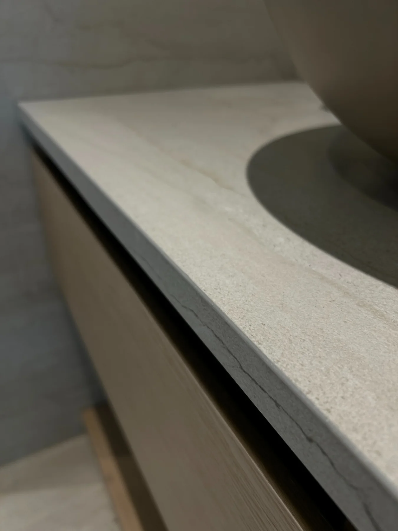 Detalj elementa izrađenog od keramike
